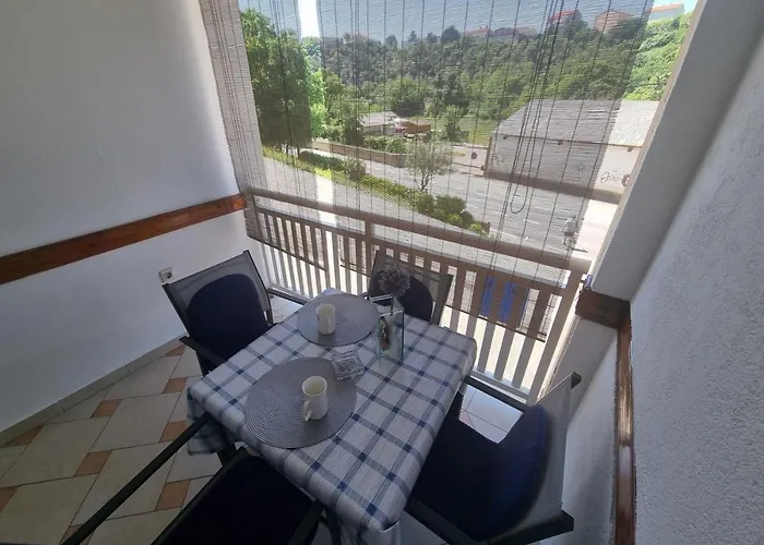 Signet Nv - For 2-3 Persons With Balcony Novi Vinodolski