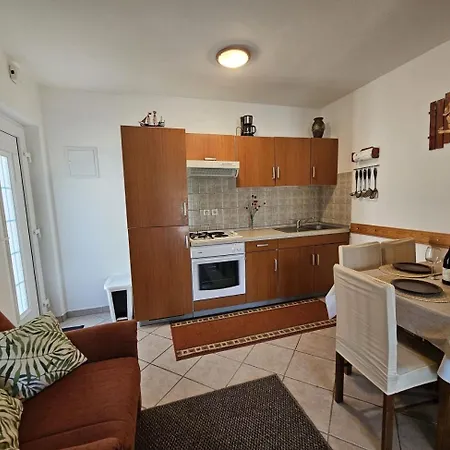 Signet Nv - For 2-3 Persons With Balcony Novi Vinodolski