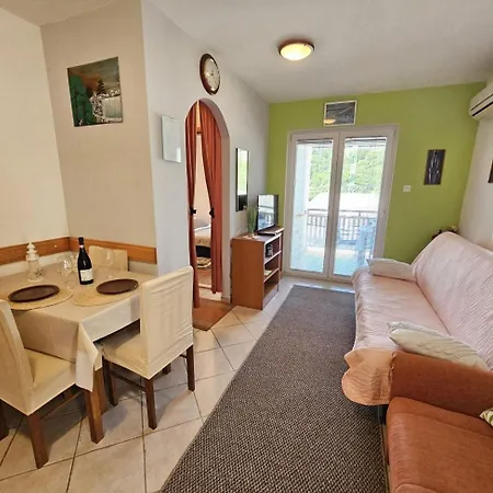 Signet Nv - For 2-3 Persons With Balcony Novi Vinodolski