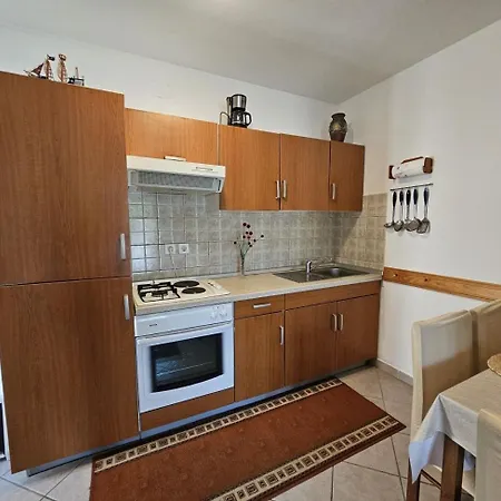 Signet Nv - For 2-3 Persons With Balcony Novi Vinodolski