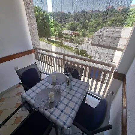 Signet Nv - For 2-3 Persons With Balcony Novi Vinodolski